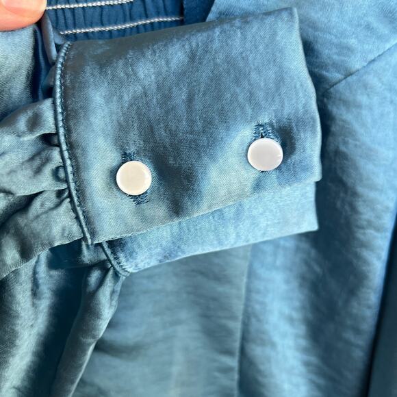 I. Madeline Blue Satin Lace Up Hook and Eye Cuff Sleeves Short Top Blouse -sz M - Picture 4 of 8